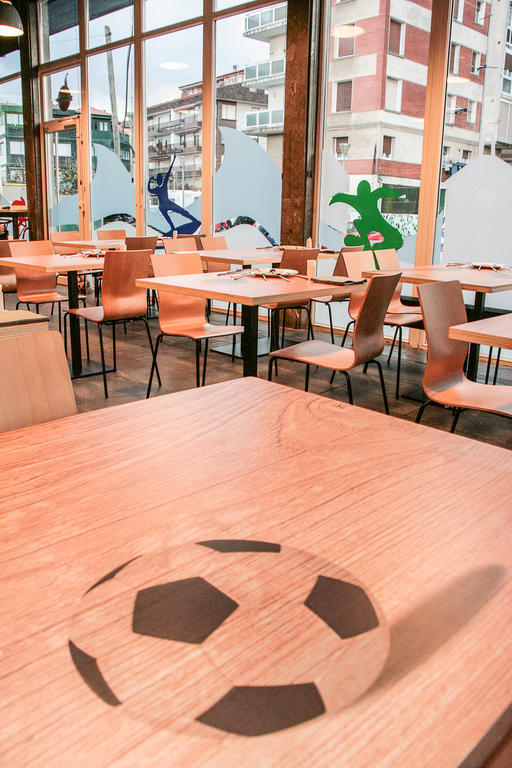 Mundaka Hostel & Sports Cafe Luaran gambar