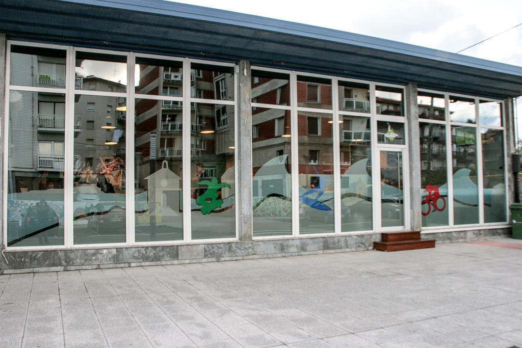 Mundaka Hostel & Sports Cafe Luaran gambar