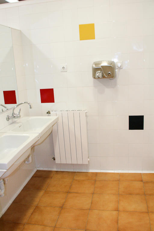 Mundaka Hostel & Sports Cafe Bilik gambar